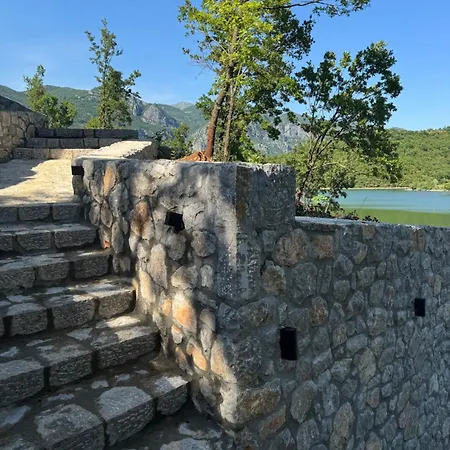 Agora 3* Koman
