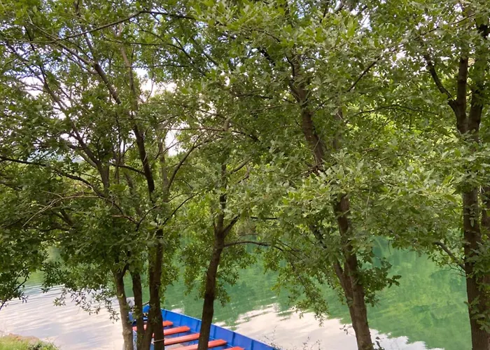 בית הארחה Agora