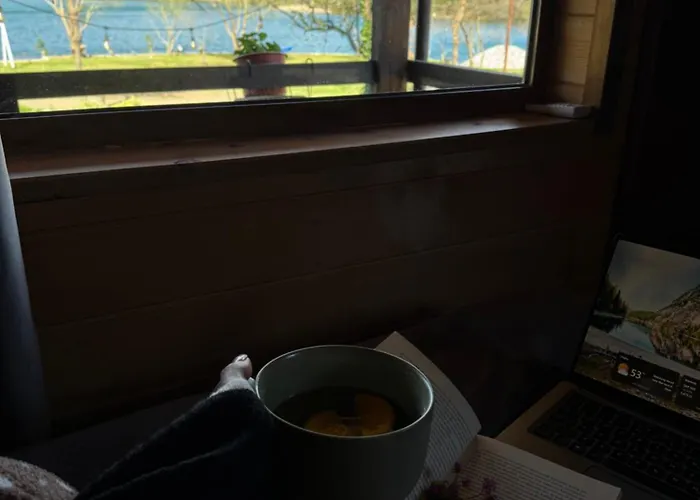 Agora בית הארחה Koman