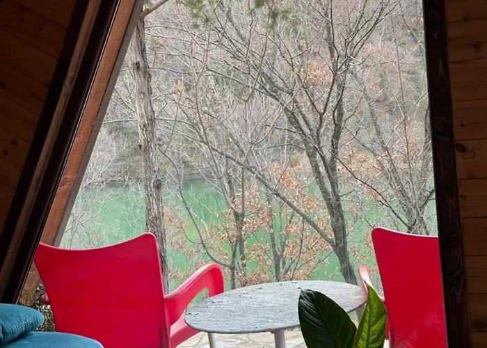 招待所 Agora Koman