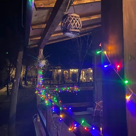 בית הארחה Agora Koman