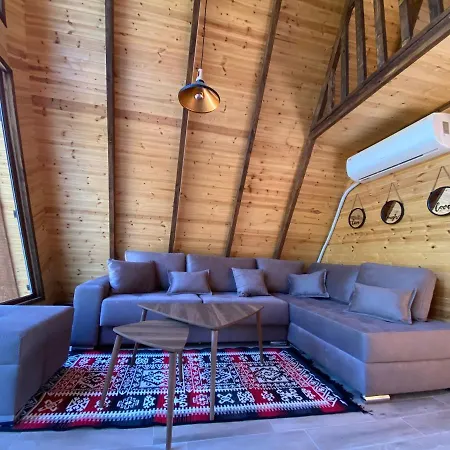 Guest house Agora Koman