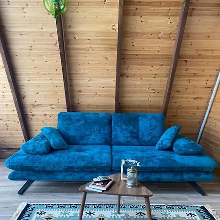 בית הארחה Agora Koman