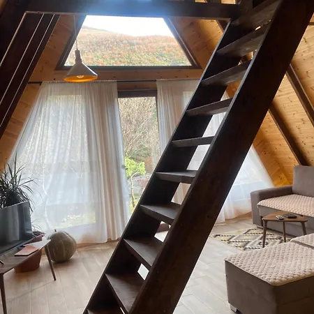 Agora בית הארחה Koman