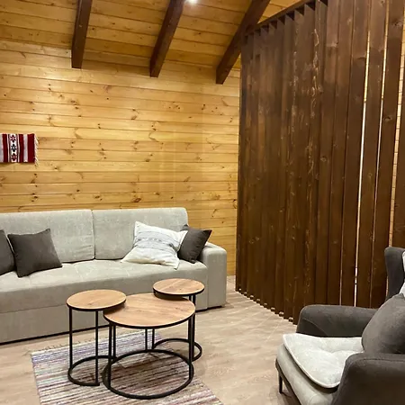 בית הארחה Agora Koman