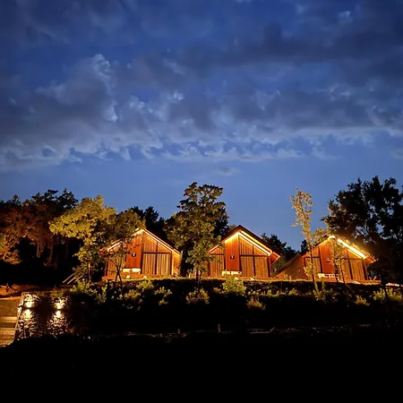 Agora Konukevi Koman