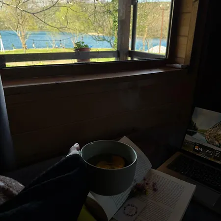 Agora Konukevi Koman