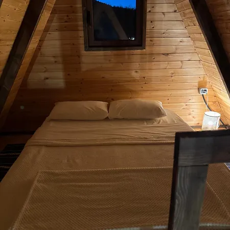 Agora Konukevi Koman