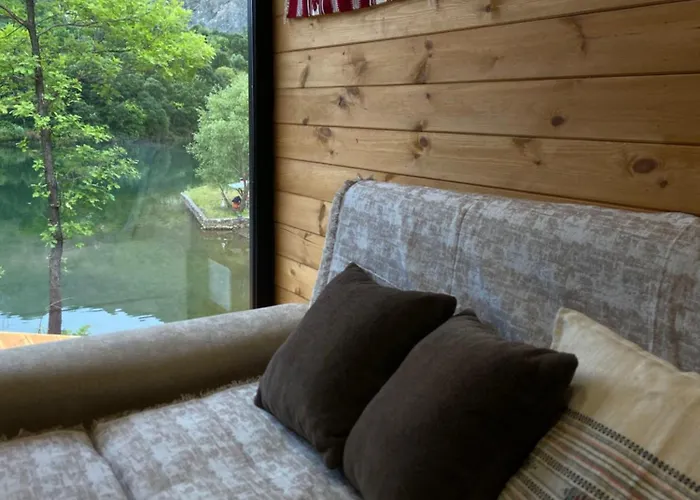 Guest house Agora Koman